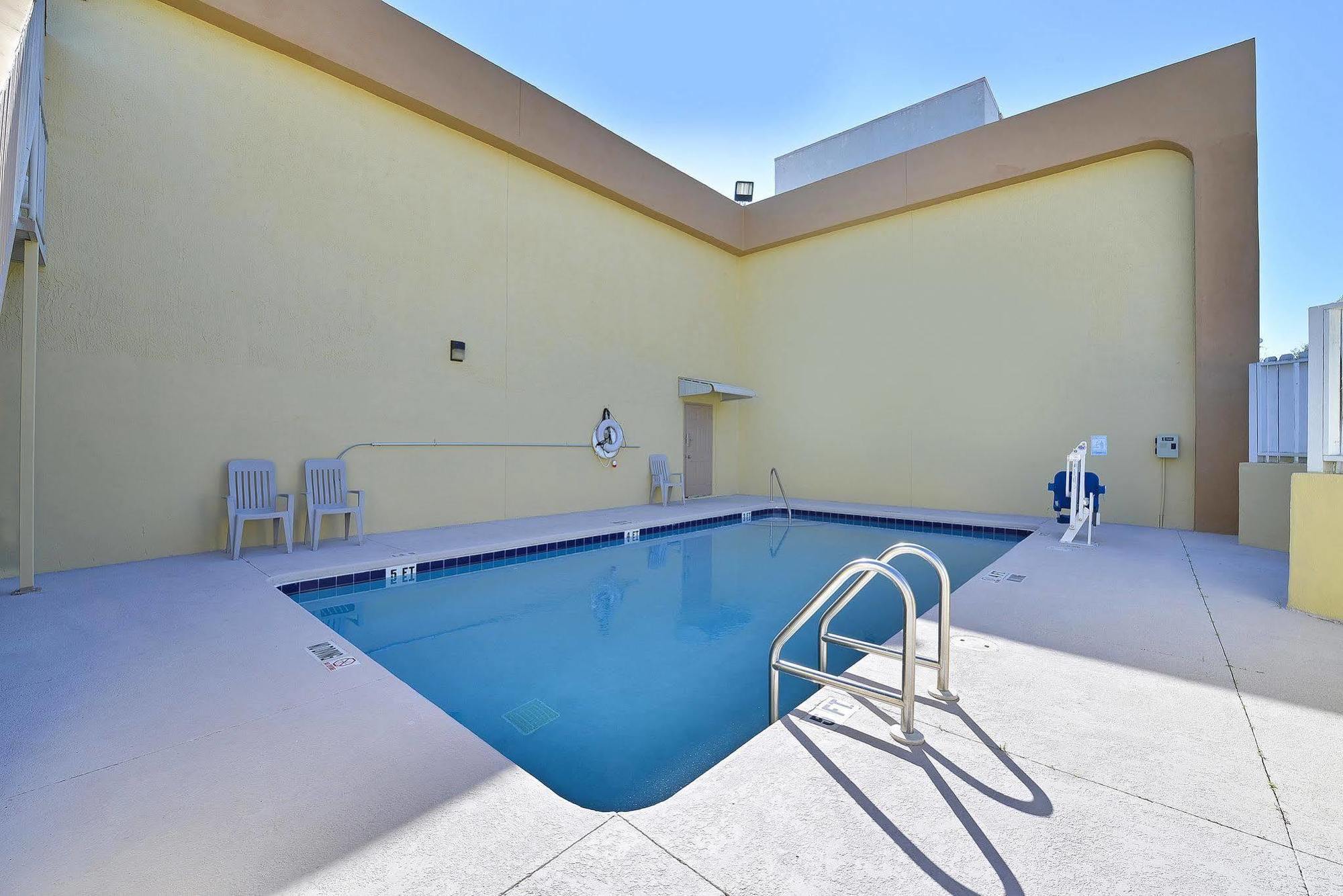 Travel Inn Winter Haven Bagian luar foto